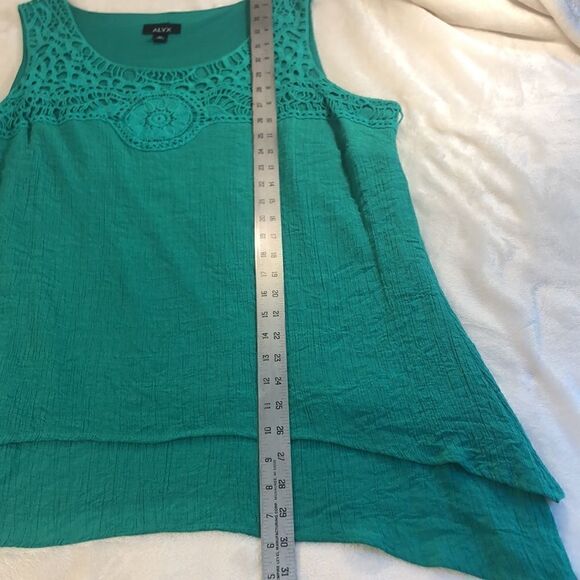 2X GREEN BOHO FLOWY Crochet top    2 layer top, Sleeveless Excellent Condition - Picture 9 of 11
